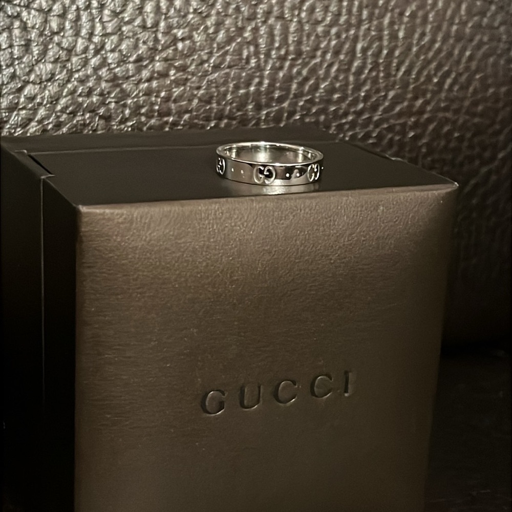 Gucci unisex GG logo Icon Thin 18k white gold band Ring - Picture 5 of 7